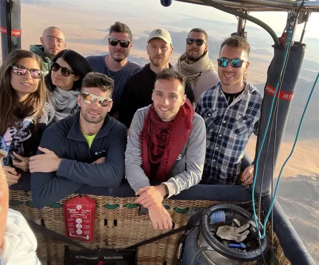 Sunrise balloon flight – Desert Dreams