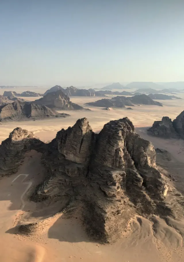 Sunrise balloon flight – Desert Dreams